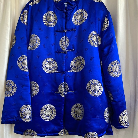 100% Silk jacket.  Quilted inside.  Pocket… - Picture 3 of 13